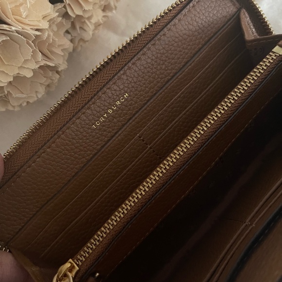 Tory Burch Women's Britten Zip Continental Wallet & cardholder - Picture 7 of 10